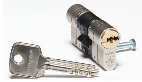 anti snap locks Kippax